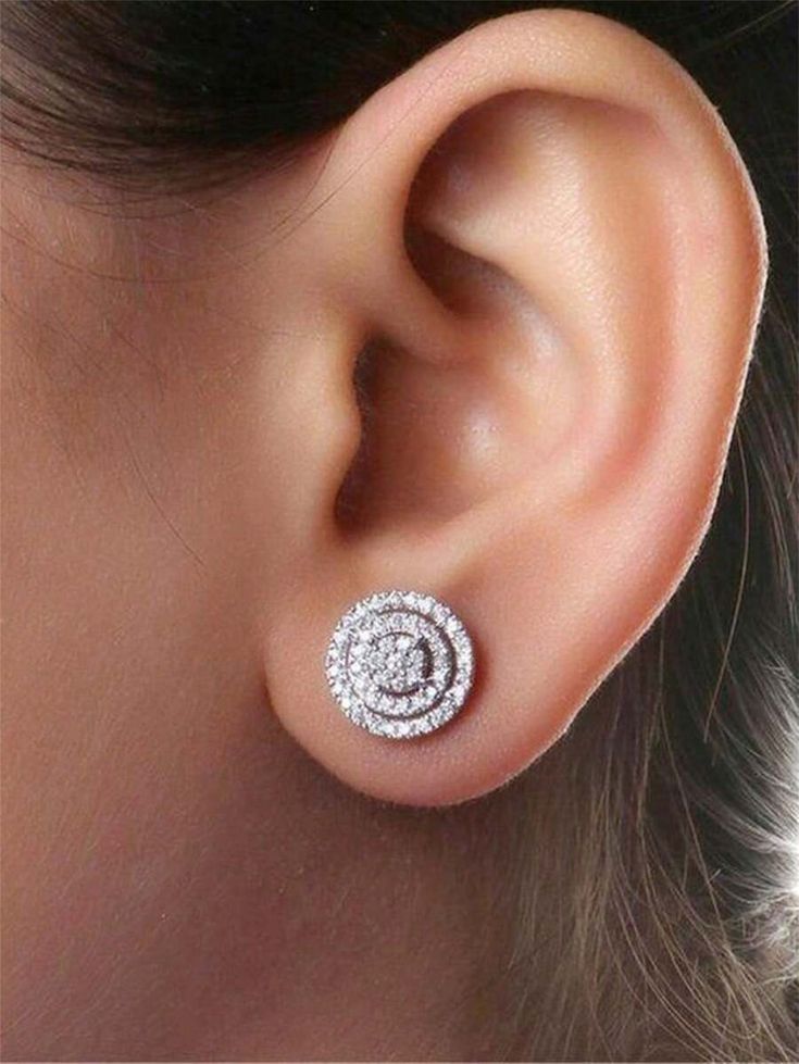A pair of wreath earrings for women for parties and different occasions as gifts such as Mother's Day, Valentine's Day, Mother's Day, wedding anniversaries
