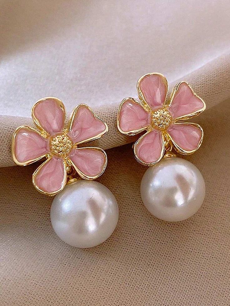 A pair of vintage minimalist luxury earrings in the shape of an oil drop, a flower and artificial beads, suitable for women's daily and special occasions.