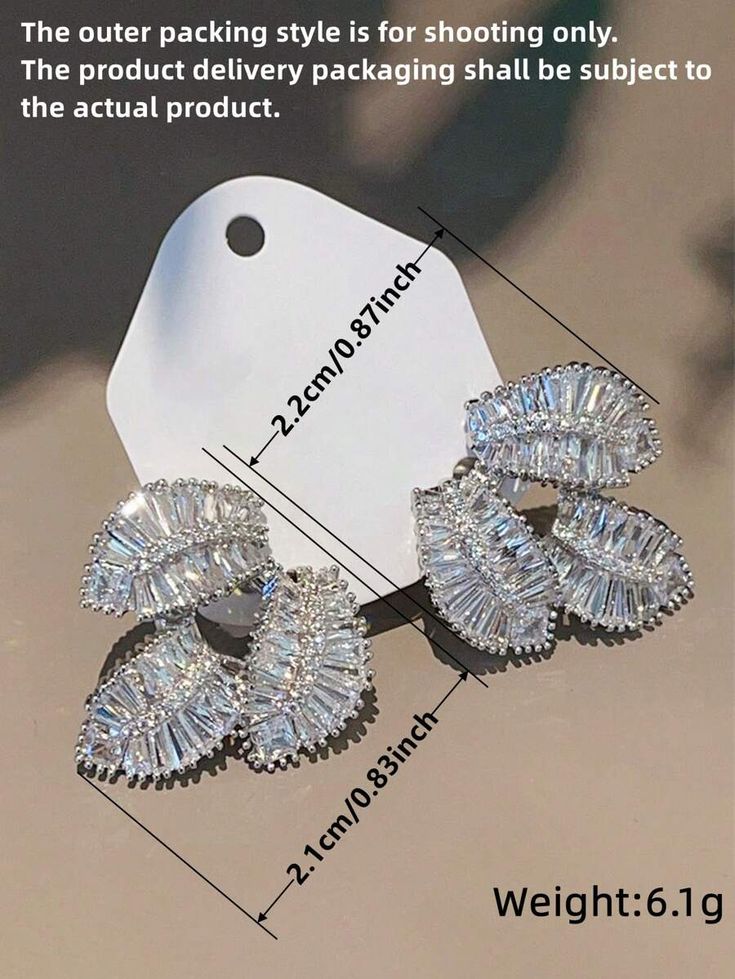 A pair of elegant cubic zirconia stud earrings for women, suitable for wedding, engagement, celebration, Valentine's Day, a special gift for mom and Mother's Day