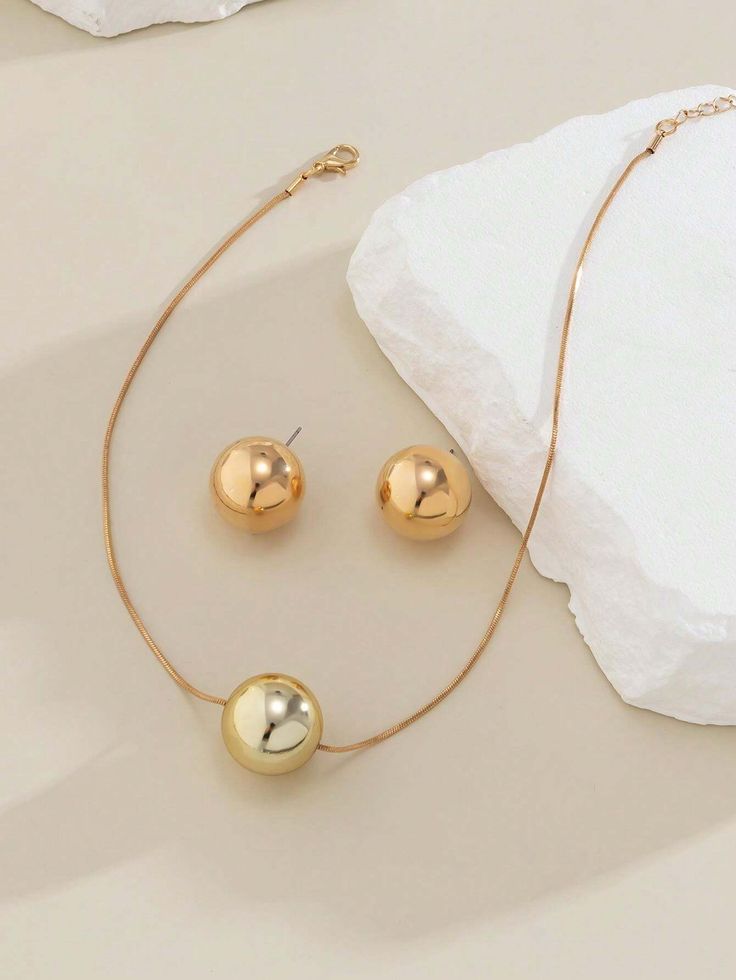 Simple and retro design, 3-piece set of CCB beads, stunning women's jewelry set with a metal pendant and stud earrings.