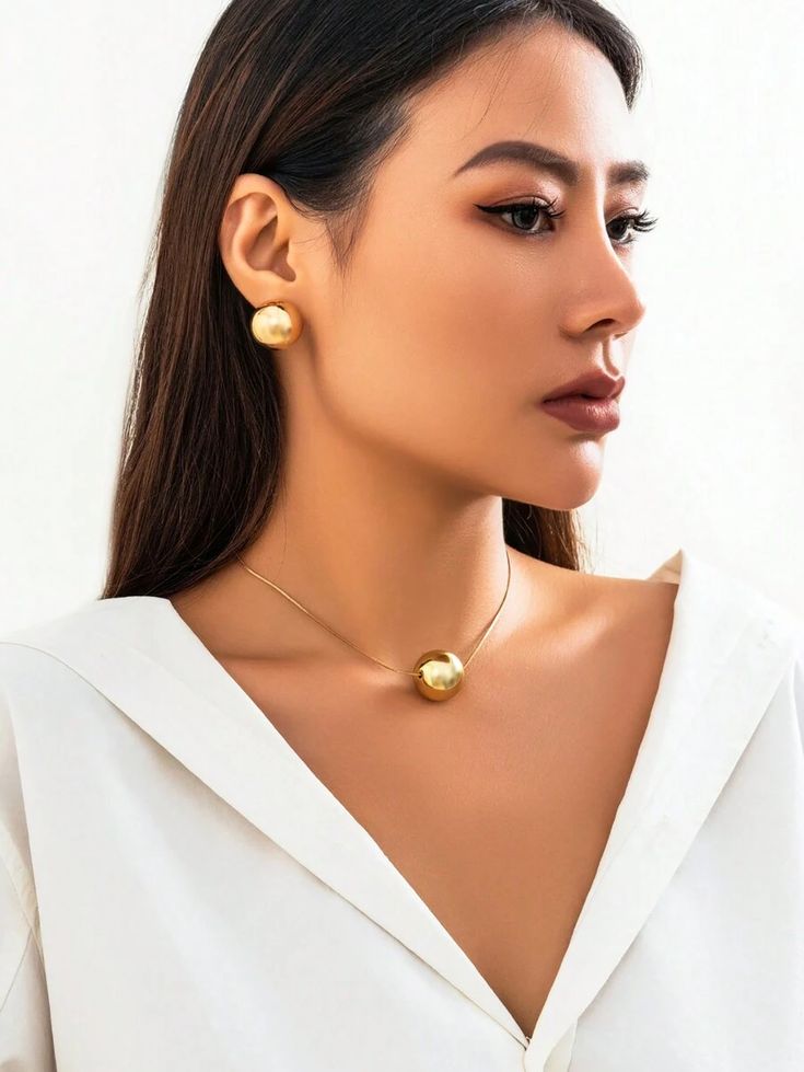 Simple and retro design, 3-piece set of CCB beads, stunning women's jewelry set with a metal pendant and stud earrings.