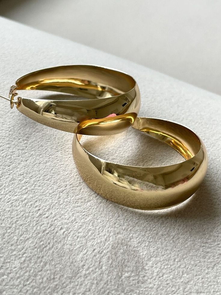 DAZY Minimalist Hoop Earrings